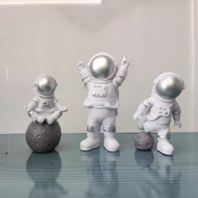Astronaut Cake Topper For Oute - Resin Art Alphabet review and price